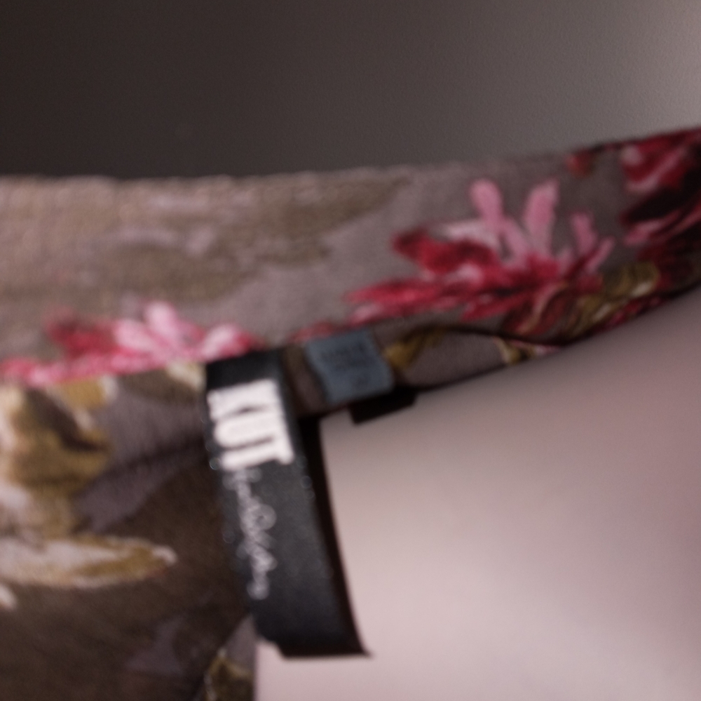 Kut from the Kloth floral print blouse size medium - Picture 5 of 5